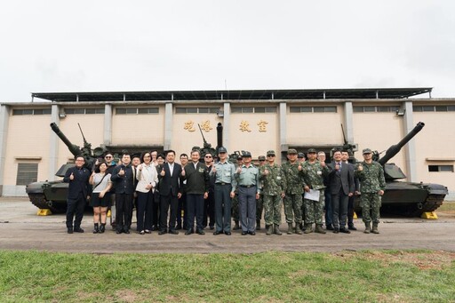 立委考察裝訓部 肯定換裝訓練成果