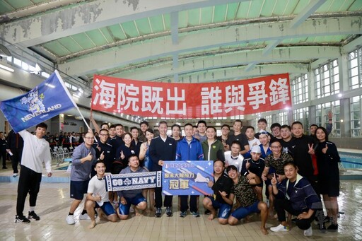 劉校長主持游泳接力賽 勉團隊合作展現運動家精神