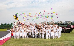 海軍聯合婚禮隆重舉行 35對新人「忠誠」一世