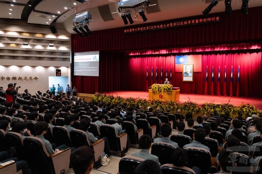 鍾副部長主持國防醫學大學校慶 肯定培育軍醫人才貢獻