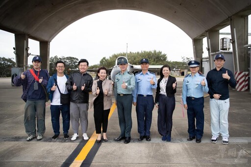 立委考察空軍第三聯隊 肯定官兵捍衛領空辛勞