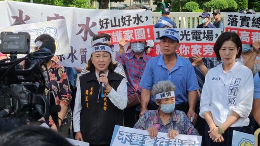 碾壓民意住家水庫強蓋光電板 嘉義大埔鄉親行政院下跪陳情