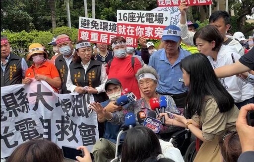 碾壓民意住家水庫強蓋光電板 嘉義大埔鄉親行政院下跪陳情