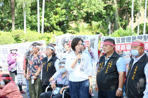 碾壓民意住家水庫強蓋光電板 嘉義大埔鄉親行政院下跪陳情