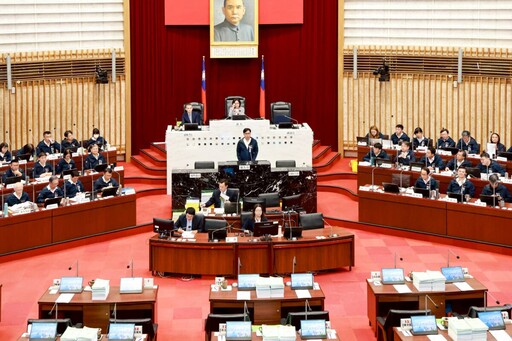 陳其邁赴議會施政報告 四大願景勾勒高雄未來藍圖 盼府會合作推動城市蛻變