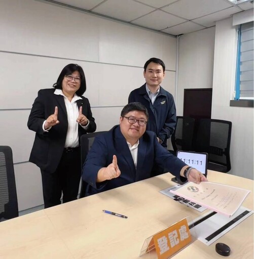 蔡易餘11時11分雙11登記初選 象徵嘉縣「八方第一、黃金十年」全面啟動