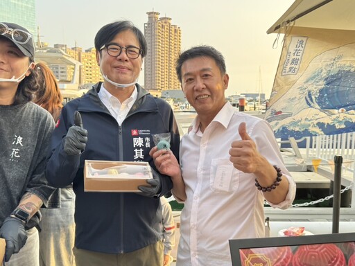 雄中同學開外掛!陳其邁捏怪形馬卡龍 許智傑笑到不能言語