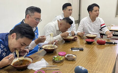 羅廷瑋被控占公地 「台中F4」怒吃牛肉麵