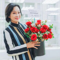 韓國瑜暖男作風 送全院女性立委一盆玫瑰花