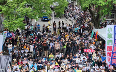 百人集結立院外抗議 民團批黃國昌違背民主