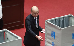 韓國瑜投票覆議案畫面曝 壓軸投票的是他