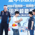 F1賽車手抵達台中！角田裕毅狂嗑珍奶炸雞