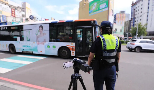 陪盧秀燕視察 羅廷瑋指台中公車多未停看行