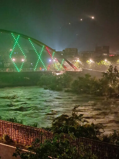 山陀兒雨炸新北！基隆河暴漲 瑞芳多處淹水