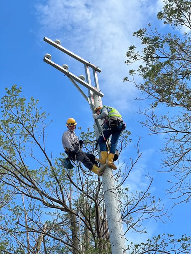 台電人員盡力救災 見陳其邁喊：我們在衝！