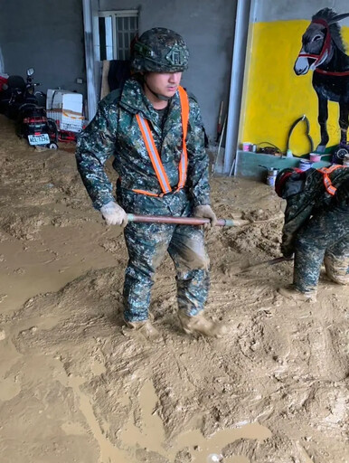 雨彈轟炸新北！國軍動員431兵力助土石清淤