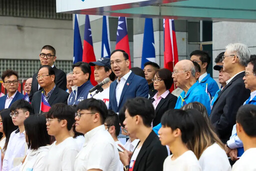 今赴國慶大典 朱立倫讚韓國瑜撥亂反正