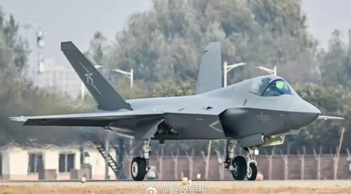 中共殲-35A戰機亮相 神似瘦身版美軍F-35