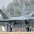 中共殲-35A戰機亮相 神似瘦身版美軍F-35