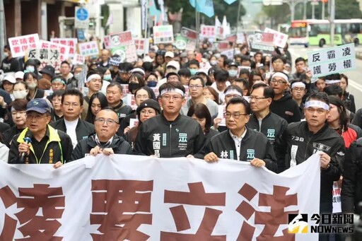 反霸凌遊行直攻總統府 籲高官聽見人民怒火