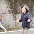 初三攜愛犬爬山 蔡英文遭飛撲如年獸攻擊