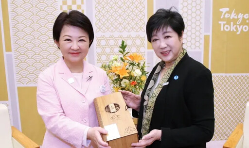 盧秀燕撞臉小池百合子 8字形容巨蛋取經行