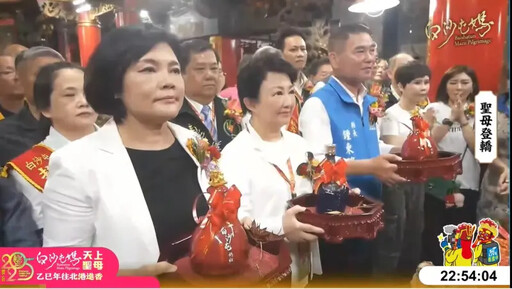 盧秀燕參拜白沙屯媽 這位女綠委卡第一排