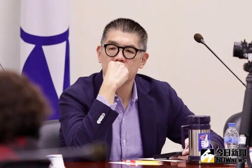 連勝文這句 村長也嘆:坐實舔共難怪被唾棄