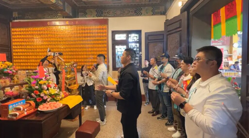 影/尷尬!3罷團向虎爺祈福 第3次才獲聖筊
