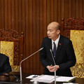 朝野鬧哄哄！韓國瑜長嘆環視議場1分鐘