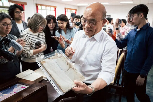 重回美麗島大審現場!蘇貞昌首度展示這文件