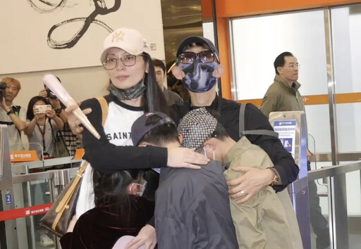 柴靜書遭下架、亞亞復出!她酸:鼓勵惡人