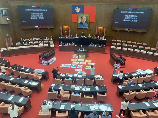 藍白闖關核三公投 黃捷轟2人:竟然同意!