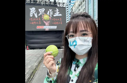 網紅護理師由白轉藍 又因「這原因」退黨