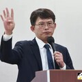 黃國昌翹班看棒球？律師酸：在家睡4年最好