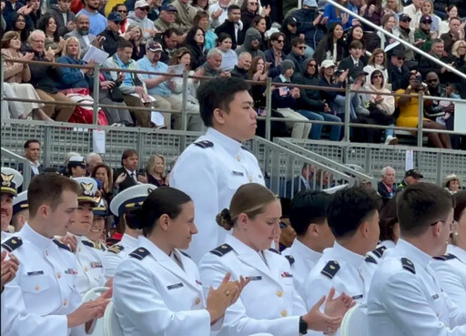 首選送美海岸防衛學院畢業 返國任海巡軍官