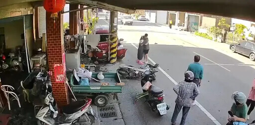 影/恐怖車禍曝!9旬嬤遭拖行撞上電線桿