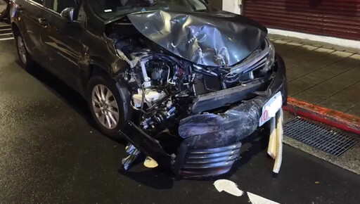 永康街Uber失控暴衝連撞13車 行人遭壓車底