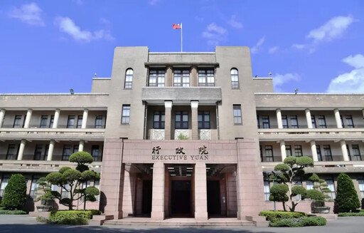 行政院令各機關:軍公教禁持有中國居住證