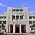 行政院令各機關：軍公教禁持有中國居住證