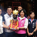 備戰新北市長？藍綠3人選同台捧神像互動曝