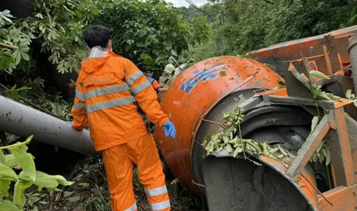 台南水泥車翻覆 駕駛救援脫困「已屍僵」