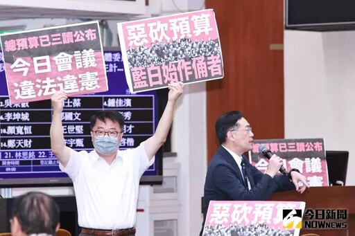 財委會爆口角衝突 吳秉叡鬧場嗆違憲會議