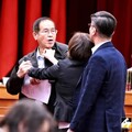 財委會爆口角衝突 吳秉叡鬧場嗆違憲會議