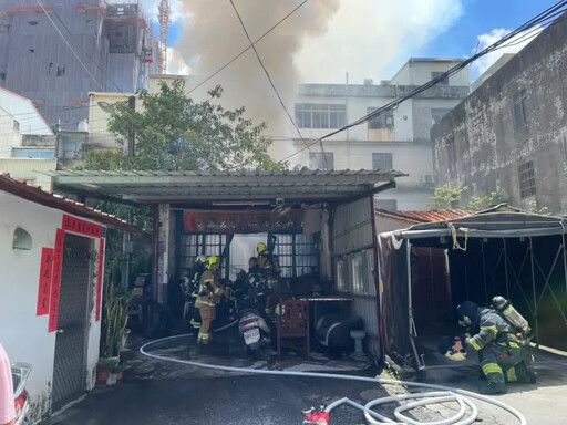 快訊/高雄楠梓住宅火警 8旬翁無生命跡象