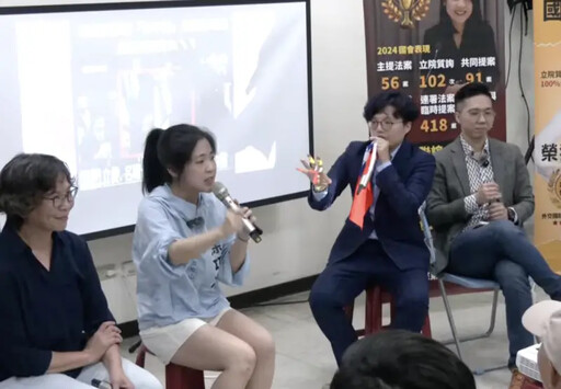 吳靜怡踢館徐巧芯 舌戰50分唱國歌結束鬧劇