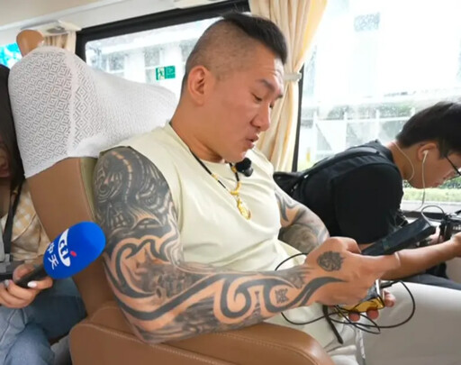 黃國昌自曝曾3度赴中 力挺館長：很健康