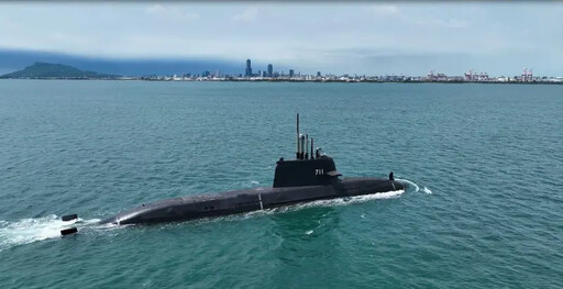 海鯤號二次海試 完成艦船操控運轉能力測試
