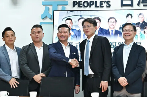 戴錫欽帶隊拜會黃國昌 互邀出席反惡罷造勢