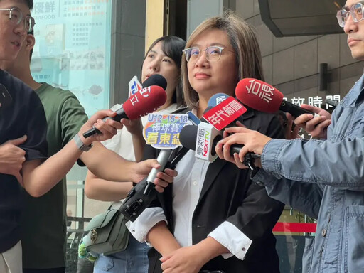 張峻挺罷傅！綠委：拿國旗面對傅崐萁是禮貌